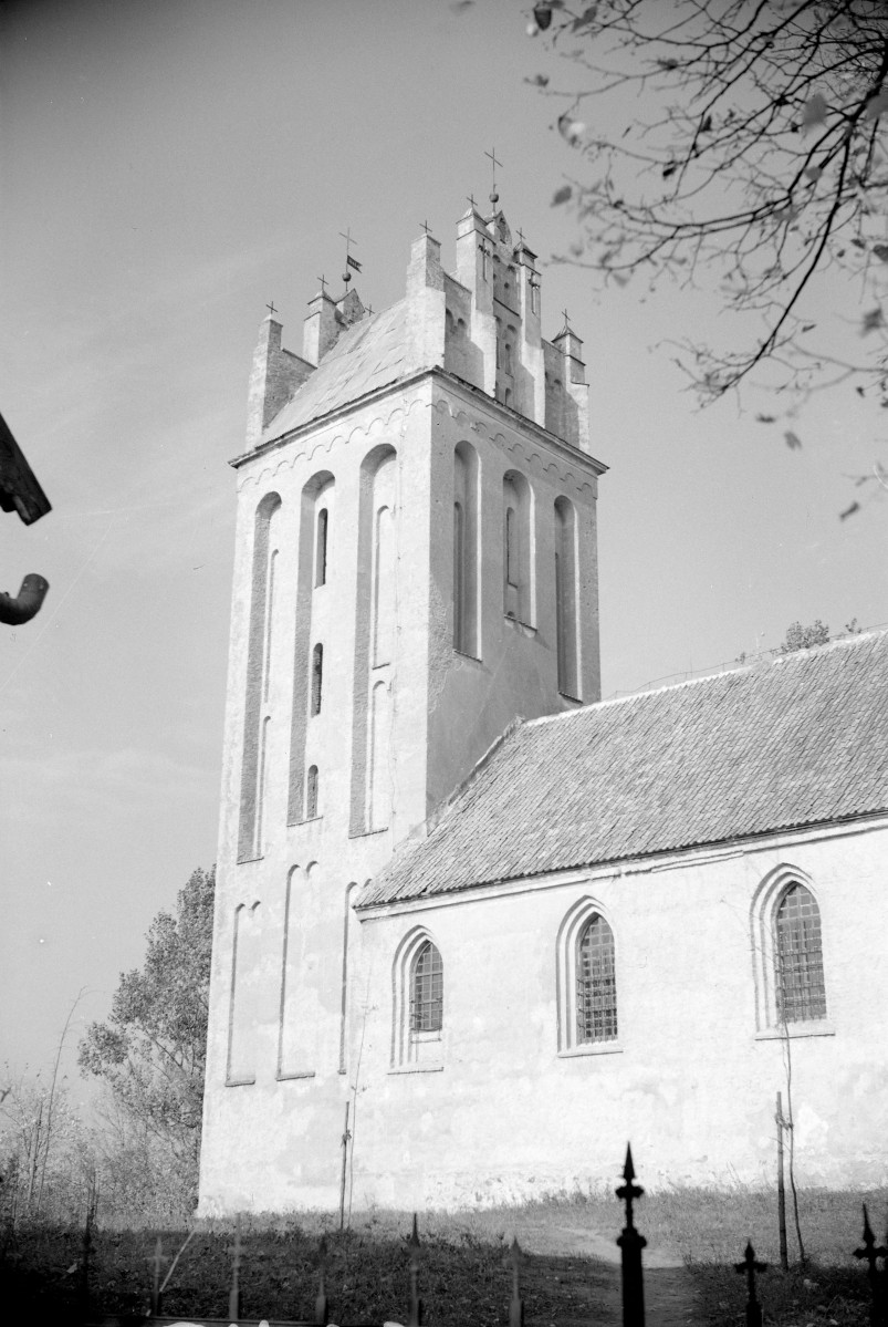 Kościół pw. św. Augustyna i św. Anny - elewacja nawy głównej i wieży., skan 1