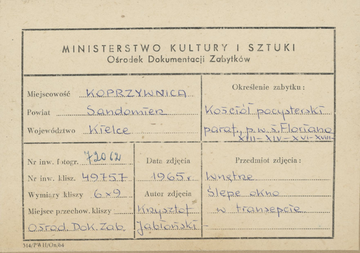 Zespół klasztorny - kościół, wnętrze , ślepe okno w transepcie - metryczka, skan 1