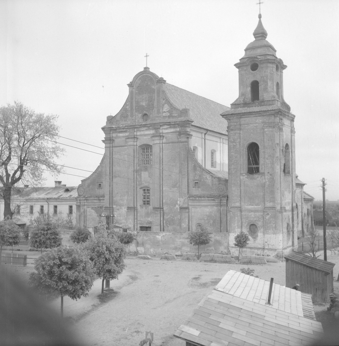 kościół, ob. filialny pw. Wniebowzięcia Najświętszej Marii Panny - elewacja frontowa, skan 1