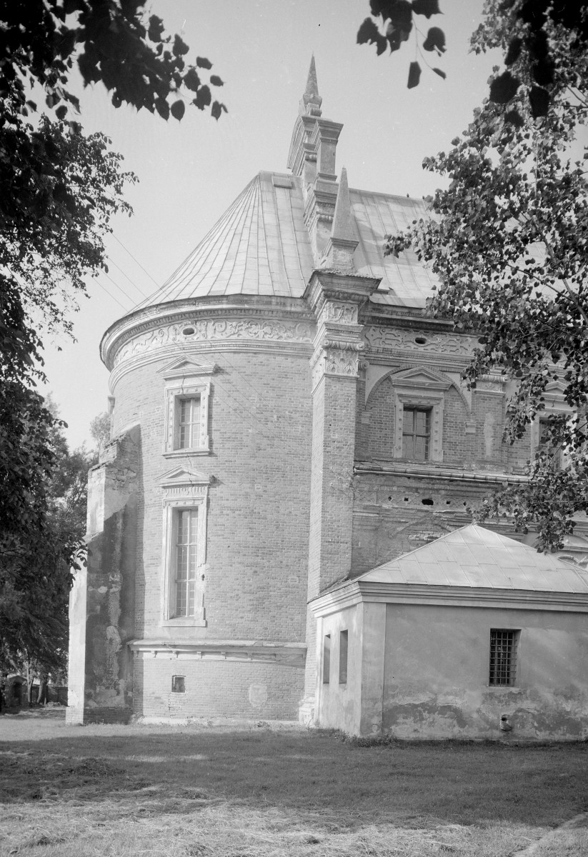 kościół parafialny pw. św.św. Floriana i Katarzyny XVII w. - elewacja północna - prezbiterium, skan 1