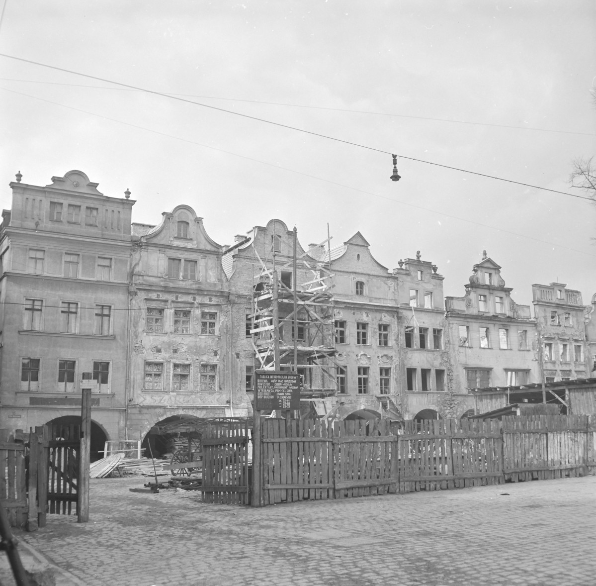 rynek miasta - pierzeja północno - zachodnia - fragment, skan 1