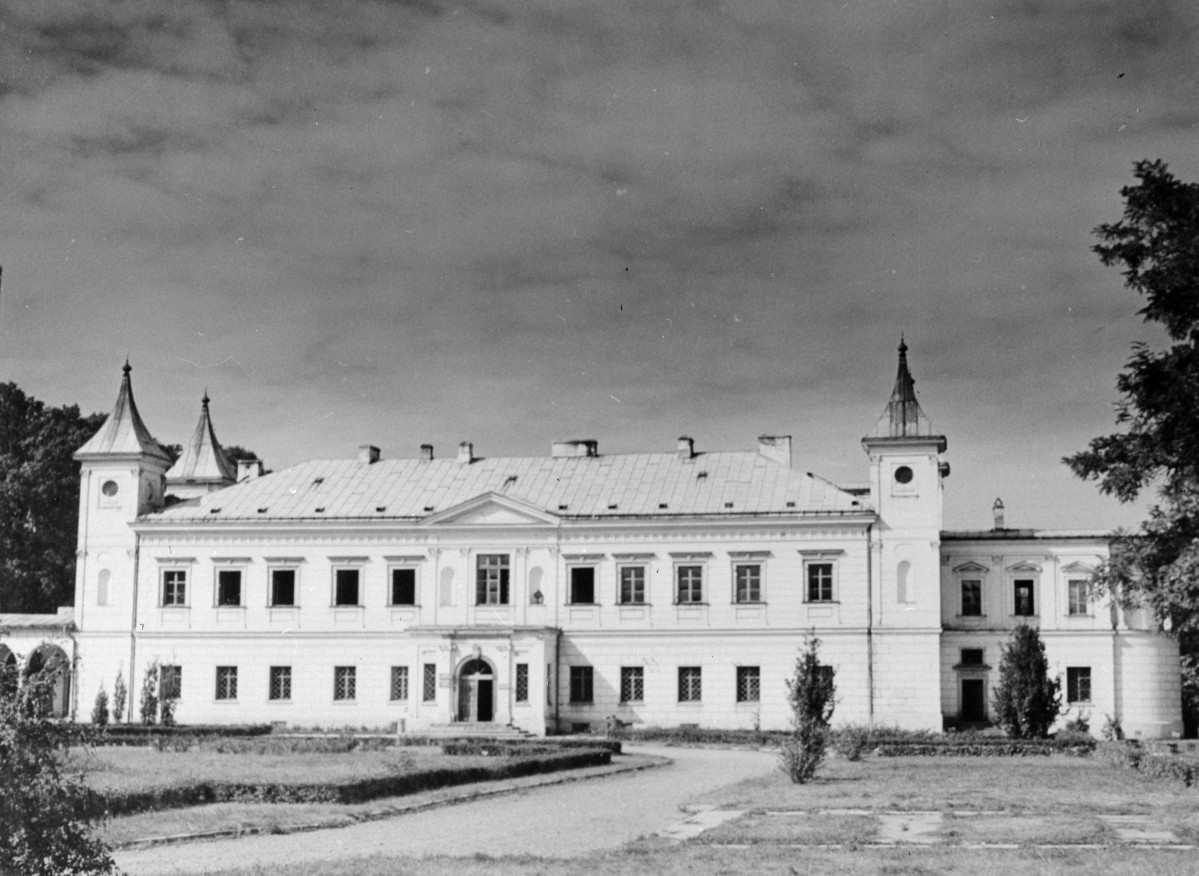 pałac - elewacja frontowa, skan 1