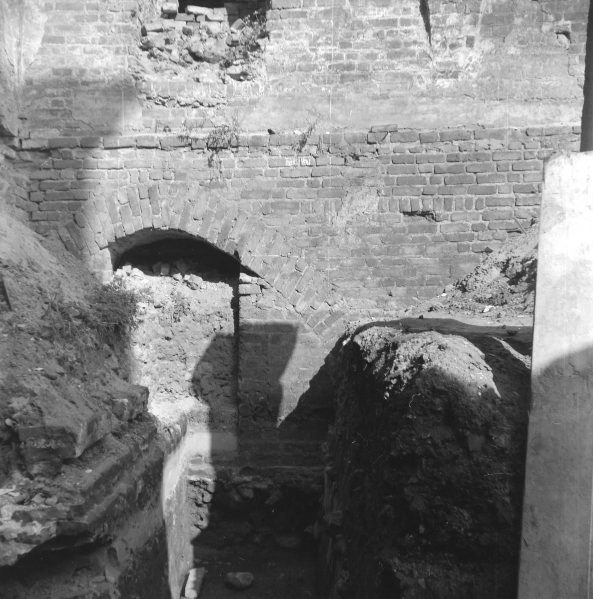 Pałac biskupi. Wnętrze. Odkrywka archeologiczna. , skan 1