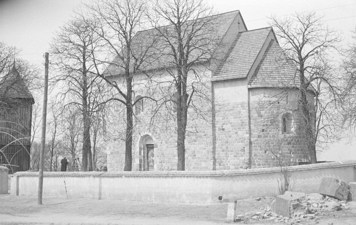 ościół filialny pw. Najświętszej Marii Panny Wniebowziętej - elewacja południowo-wschodnia, skan 1