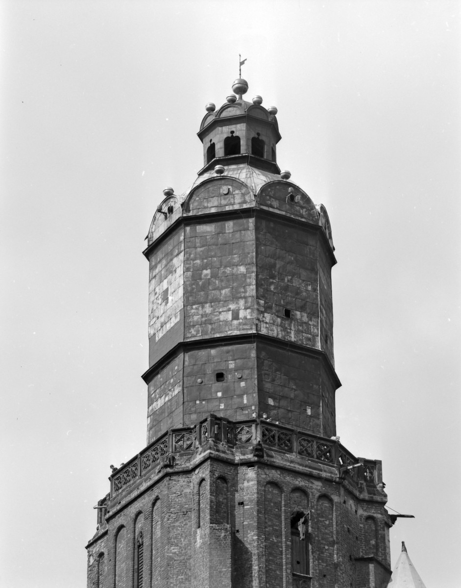 kościół parafialny, ob. garnizonowy pw. św. Elżbiety - wieża, skan 1