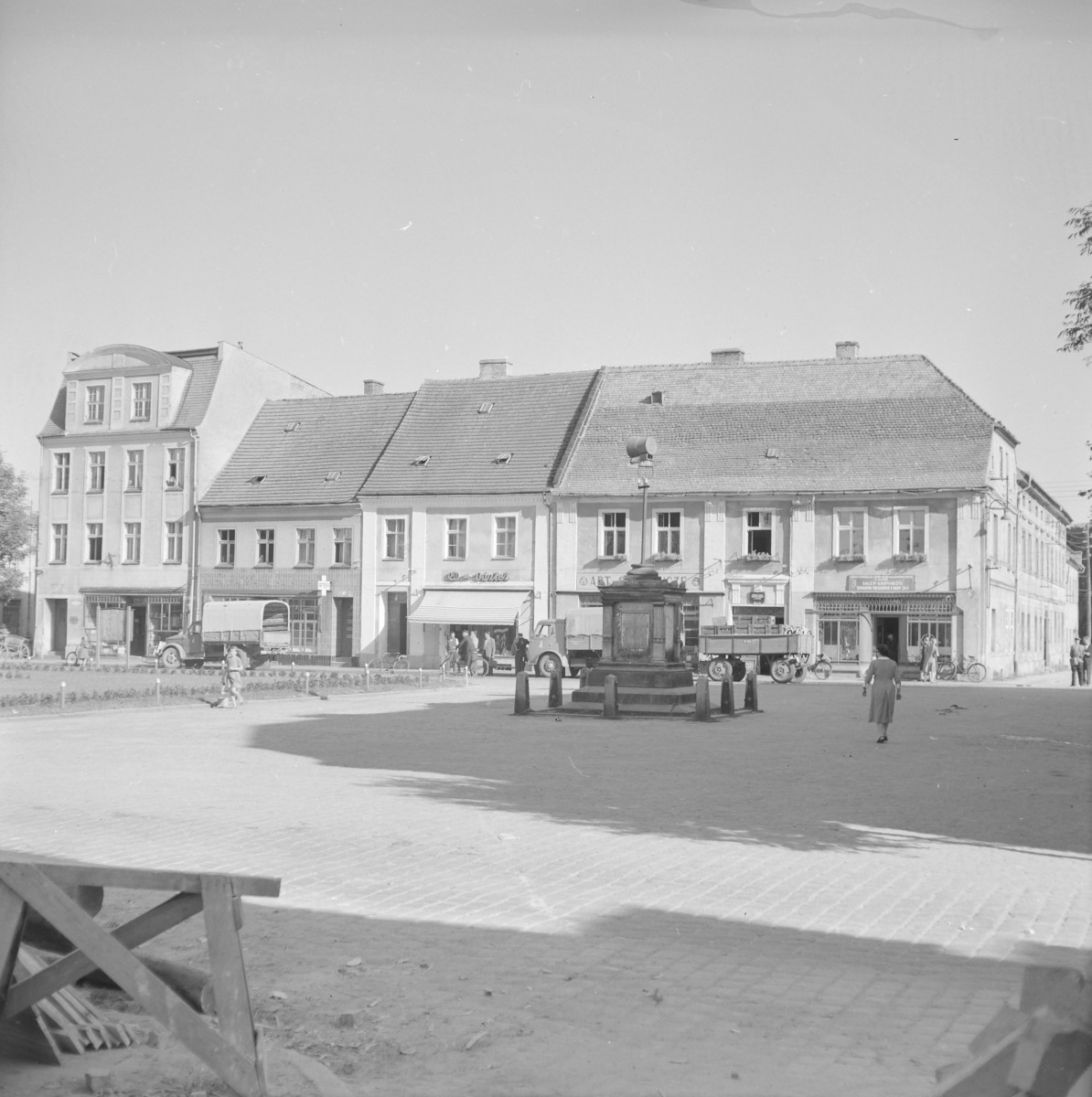 rynek miejski - pierzeja wschodnia, skan 1