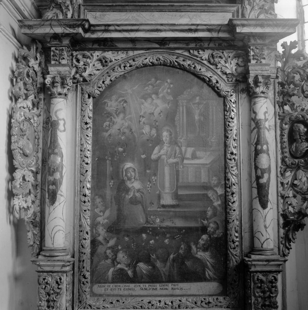 Bazyliki Wniebowzięcia NMP - wnętrze: ołtarz w bocznej kaplicy, obraz św. Rozalli , skan 1