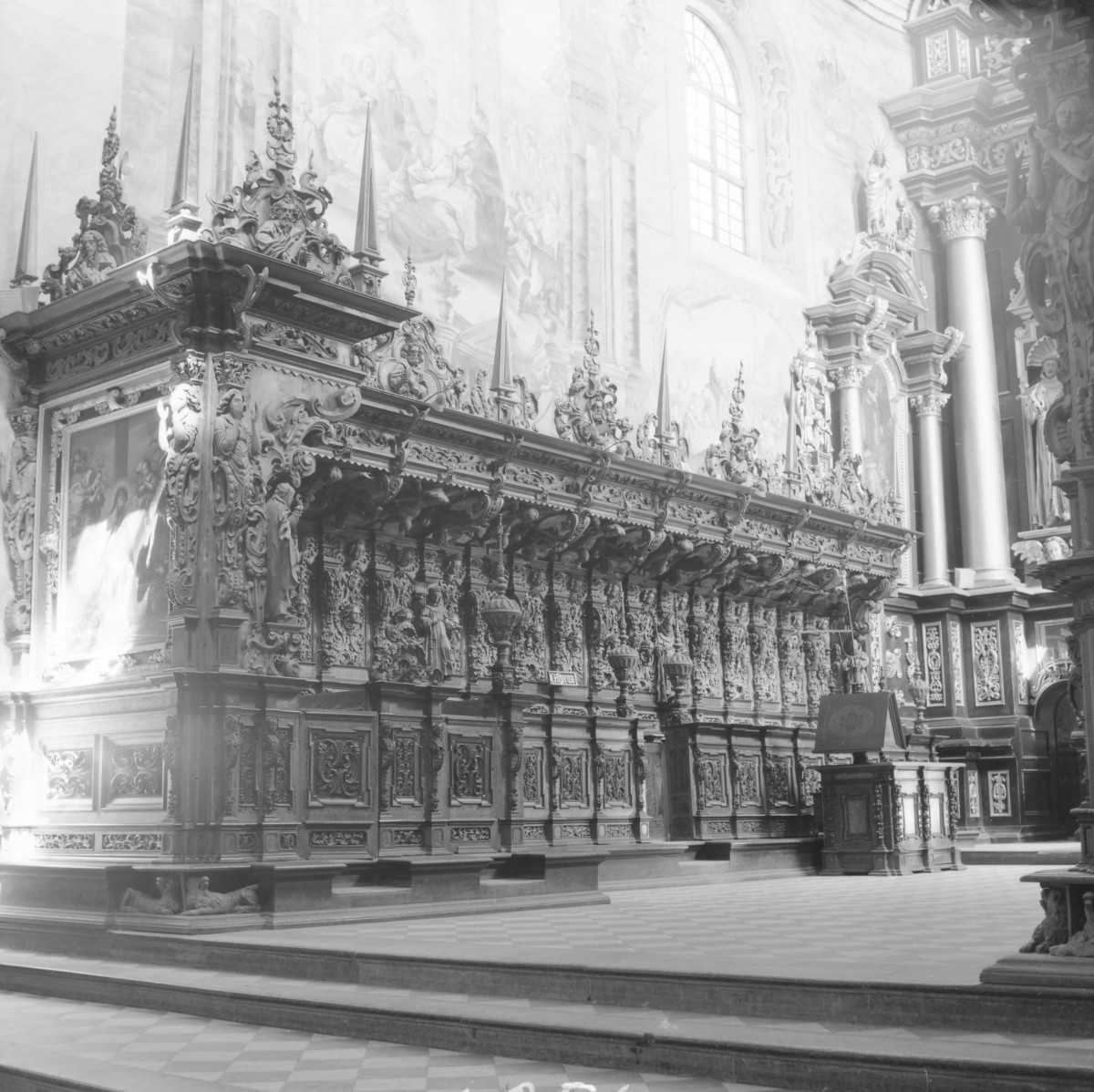 bazylika pw. Zwiastowania Najświętszej Marii Panny - wnętrze: stalle północne, ok. 1642 r., skan 1