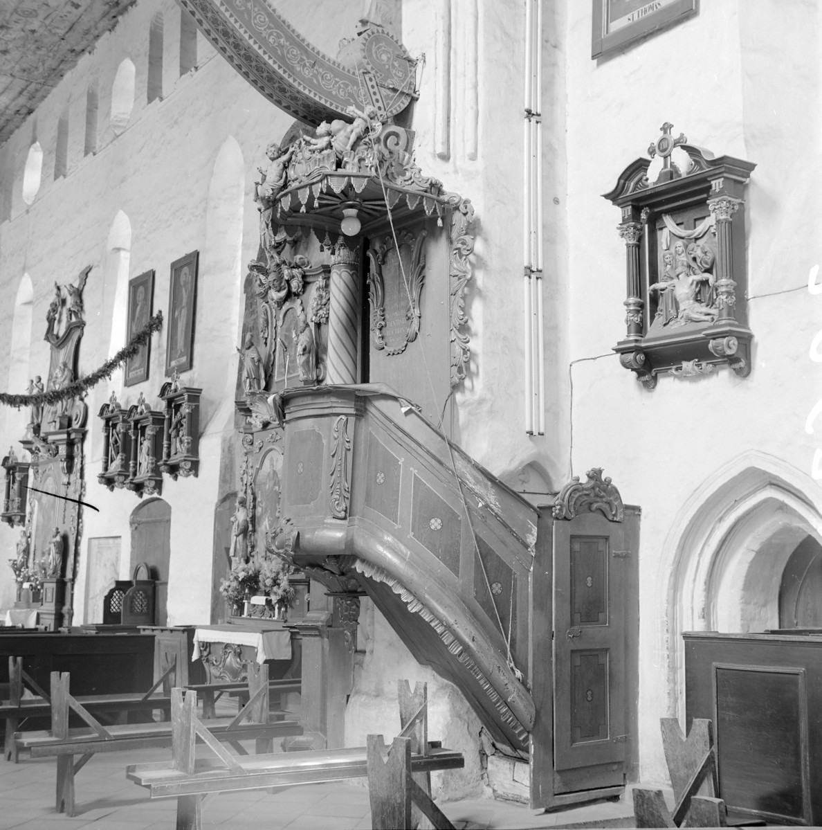 Kościół św. Anny - wnętrze: ambona, skan 1
