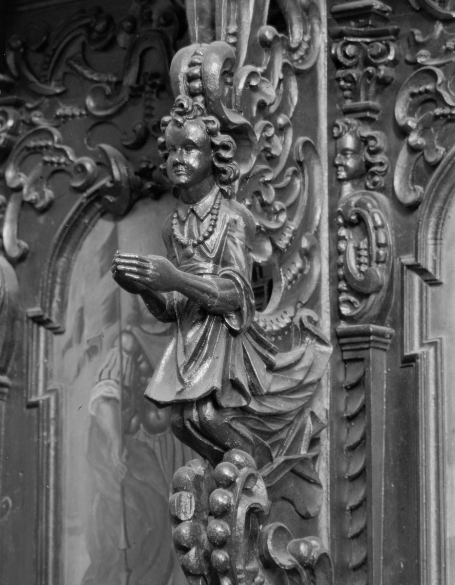 Kościół pw. NMP i św. Mikołaja - wnętrze: stalle. Detale rzeźby., skan 1