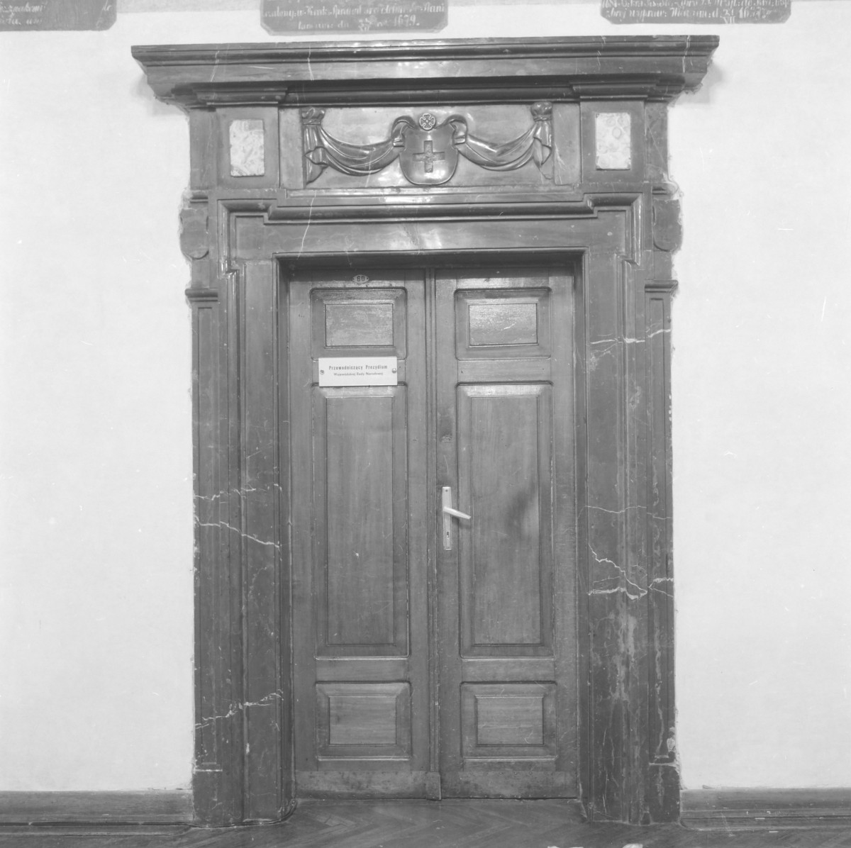 pałac Biskupów Krakowskich - Izba Stołowa Górna /sala portretowa/ /I p./ - portal do pomieszczeń biskupich, skan 1