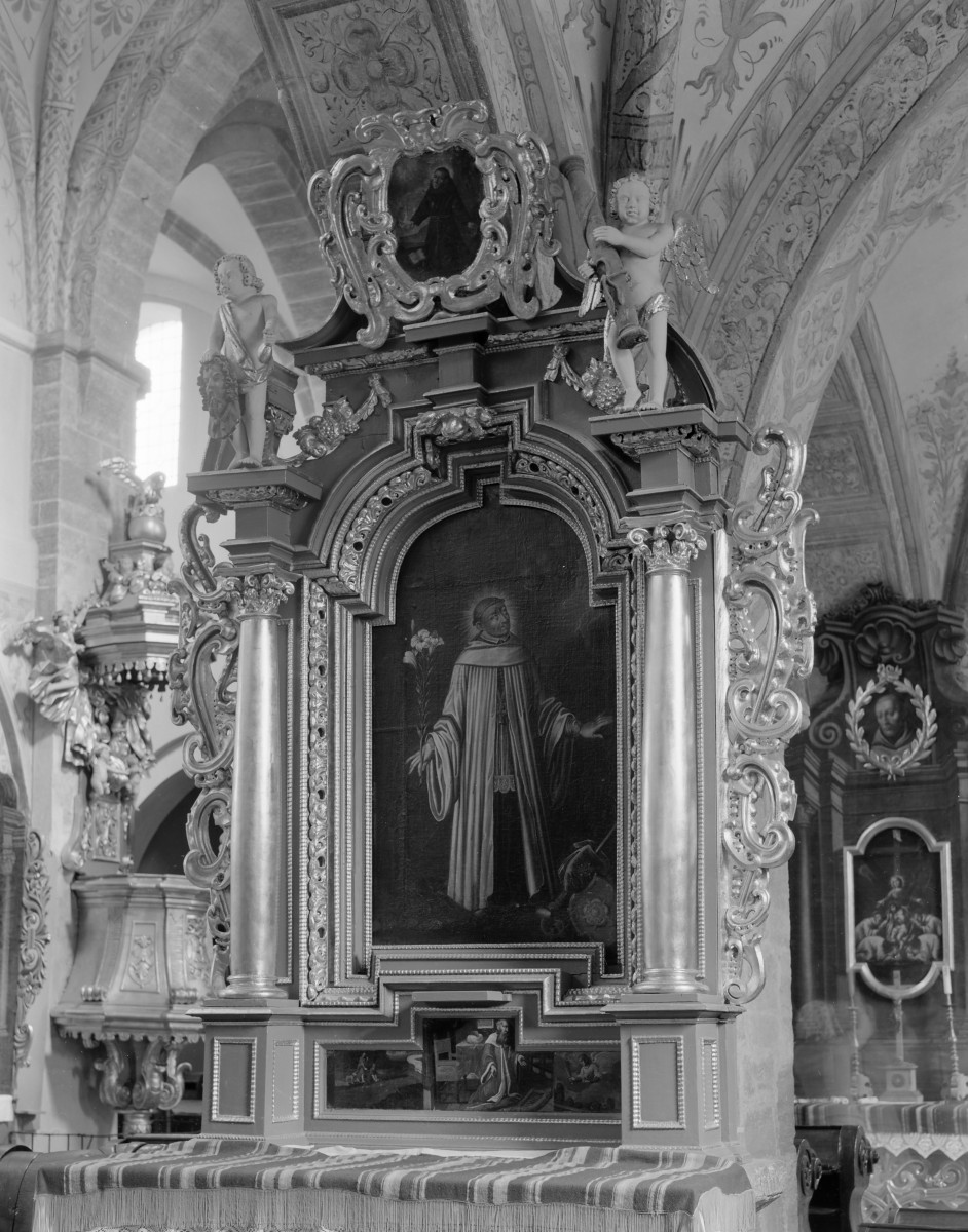 kościół pocysterski, ob. parafialny pw. św. Floriana - wnętrze: ołtarz boczny prawy, skan 1