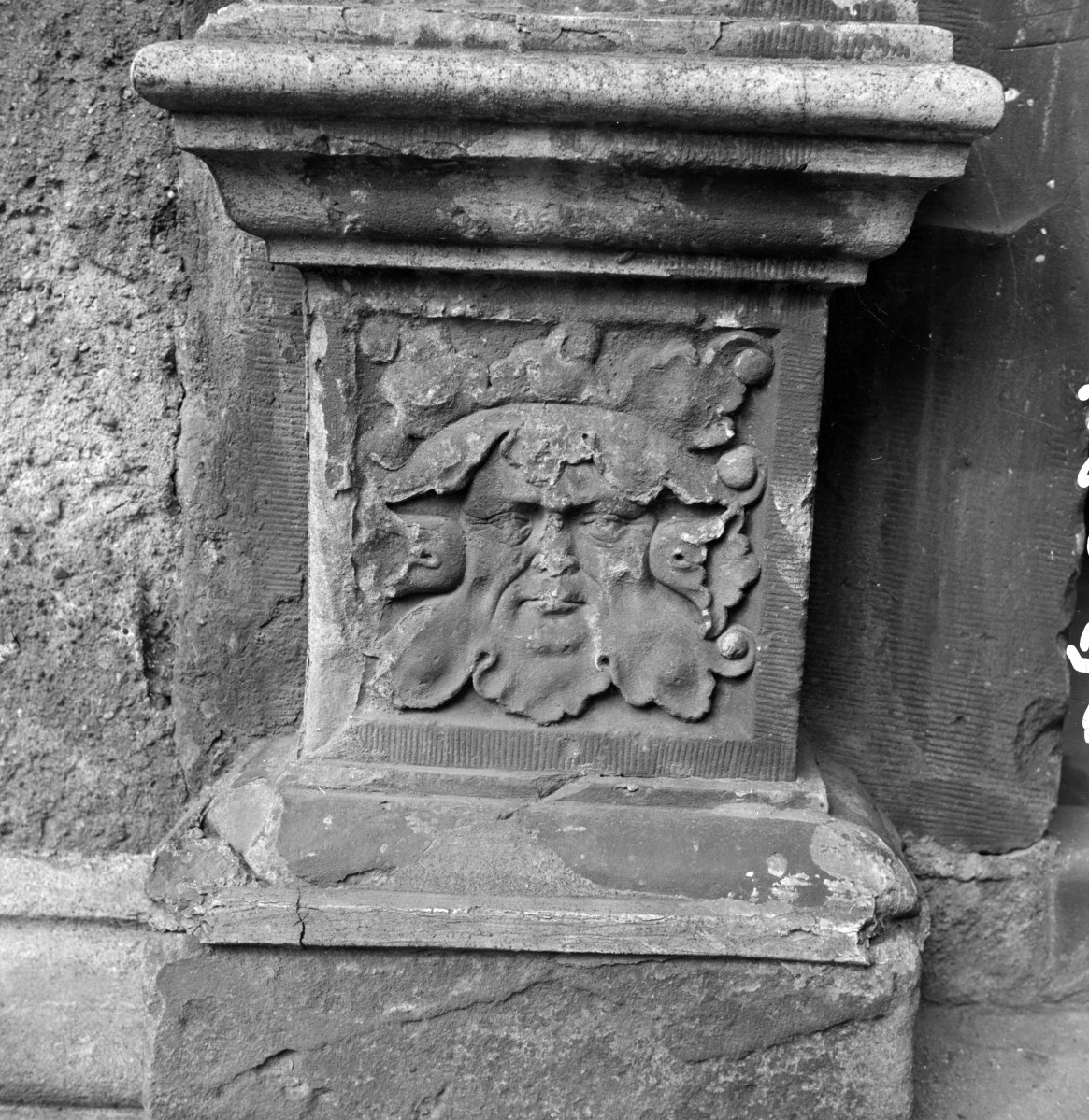 klasztor urszulanek - fragment portalu, skan 1