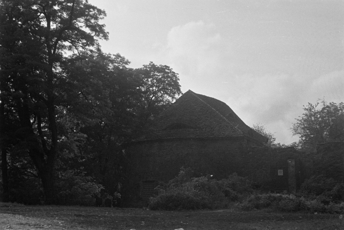 zamek - bastion przy bramie, skan 1