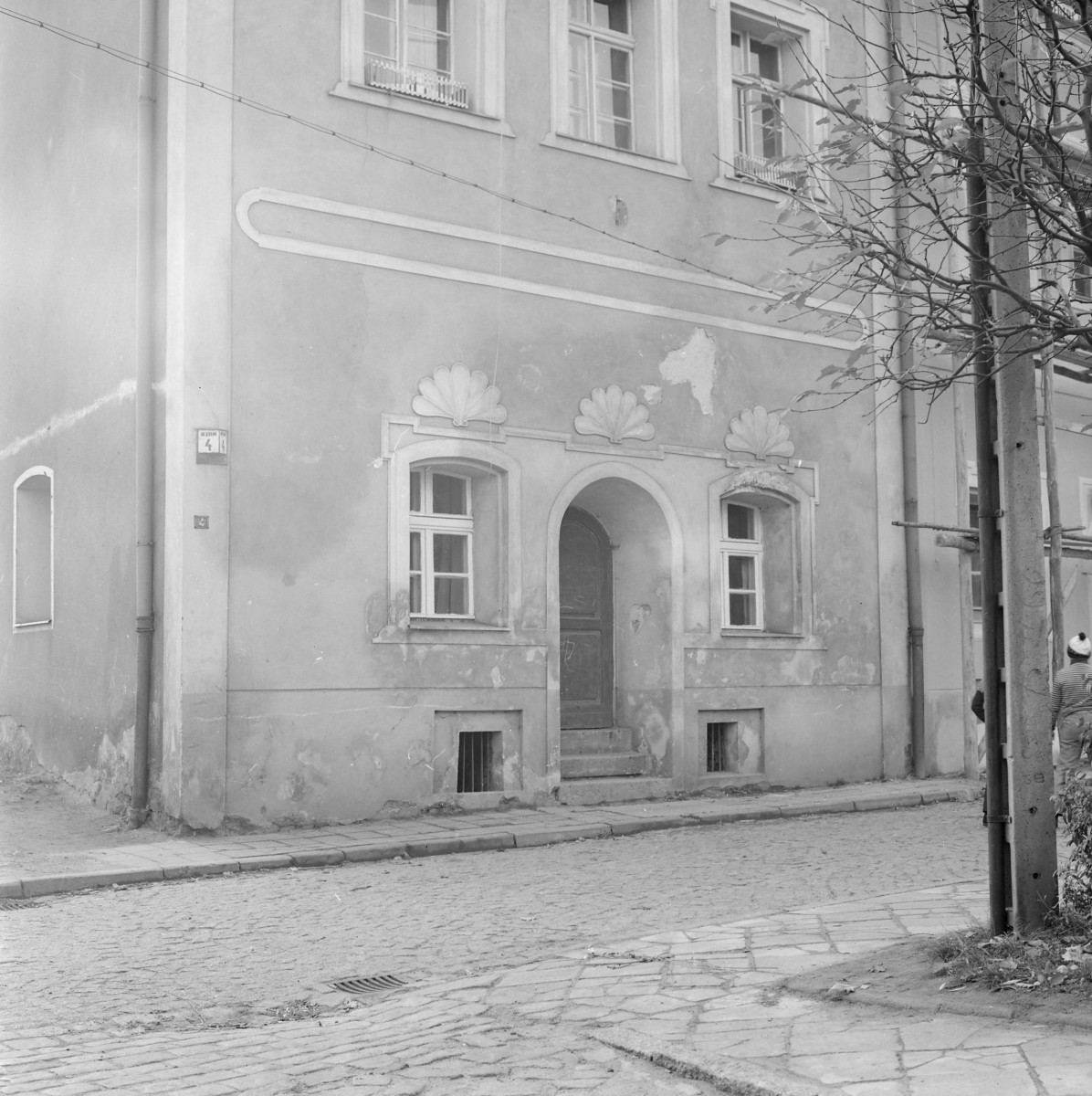kamienice - elewacja frontowa, portal, skan 1
