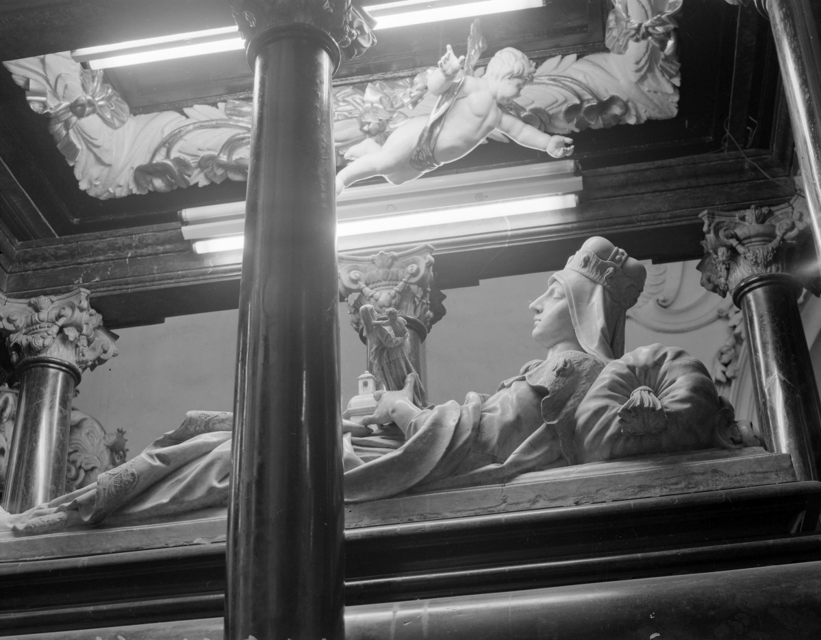 sanktuarium św. Jadwigi Śląskiej - kościół: kaplica św. Jadwigi - grobowiec św. Jadwigi, skan 1