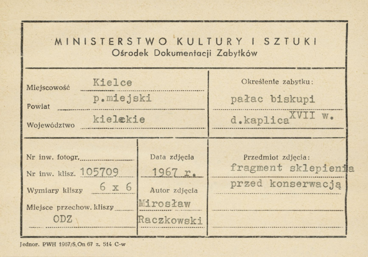 Pałac biskupów - wnętrze , d. kaplica , fragment sklepienia przed konserwacją - metryczka, skan 1