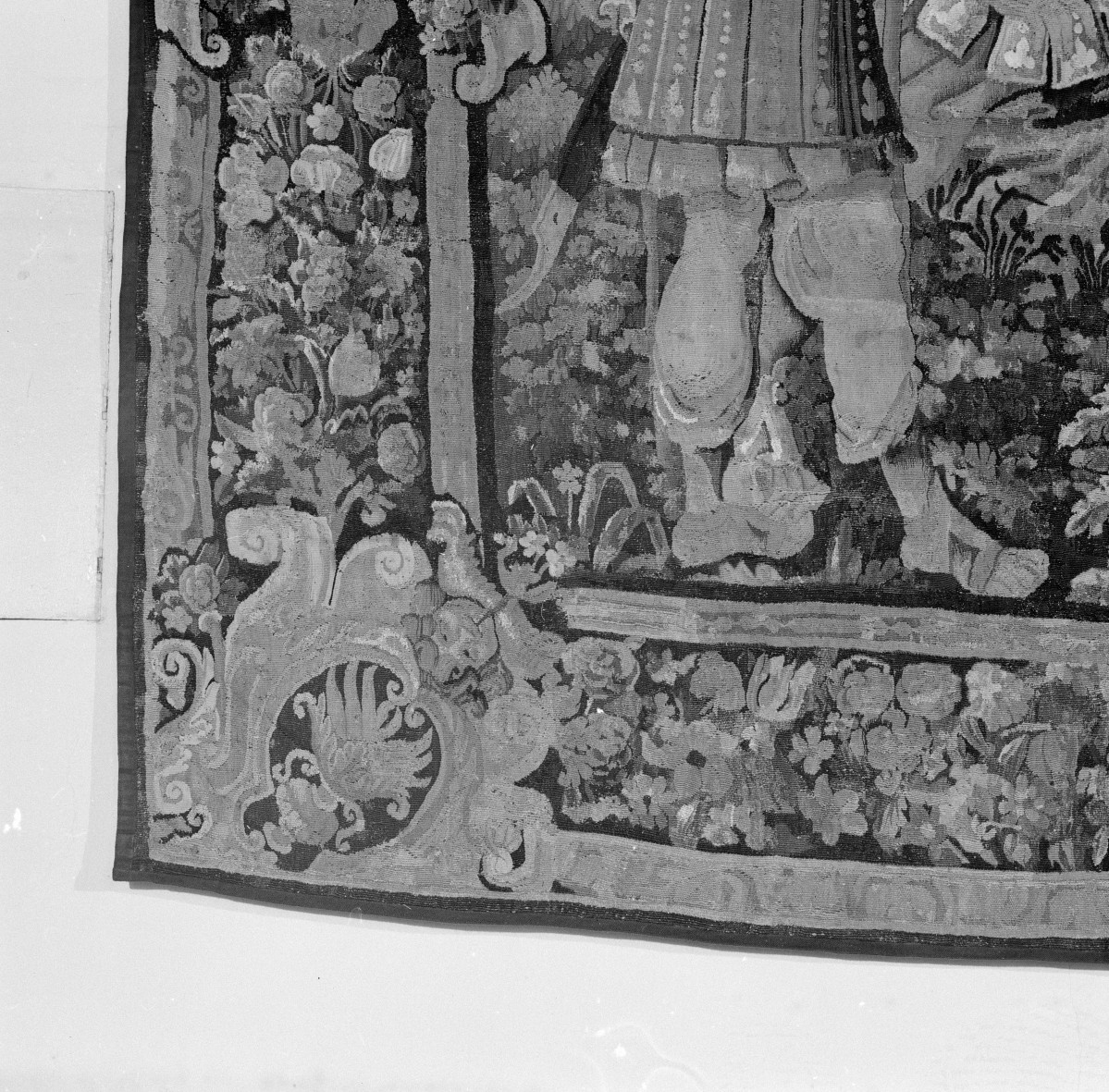 Muzeum Narodowe - Tapiseria. "Achilles na wyspie Skyros" ok. 1630. Detale. Lewy dolny narożnik., skan 1