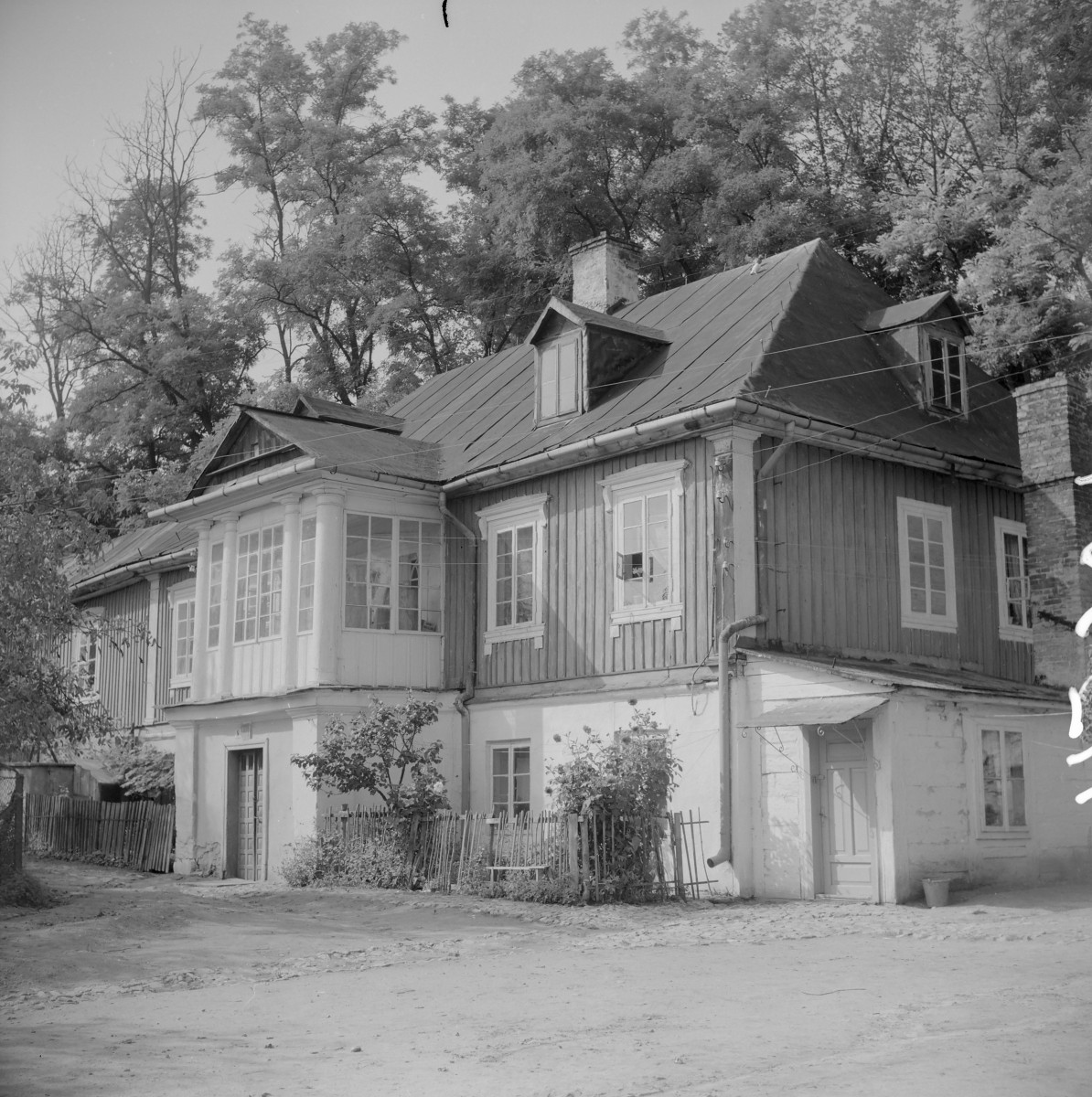 dworek - widok ogólny, skan 1