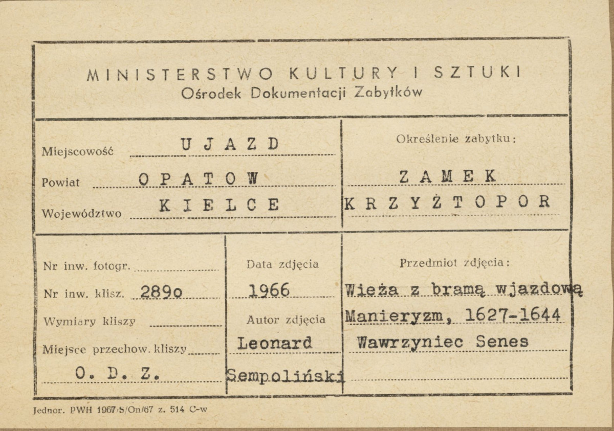 Ruiny zamku  Krzyżtopór  -  widok od strony płd. na bramę i wieżę - metryczka, skan 1