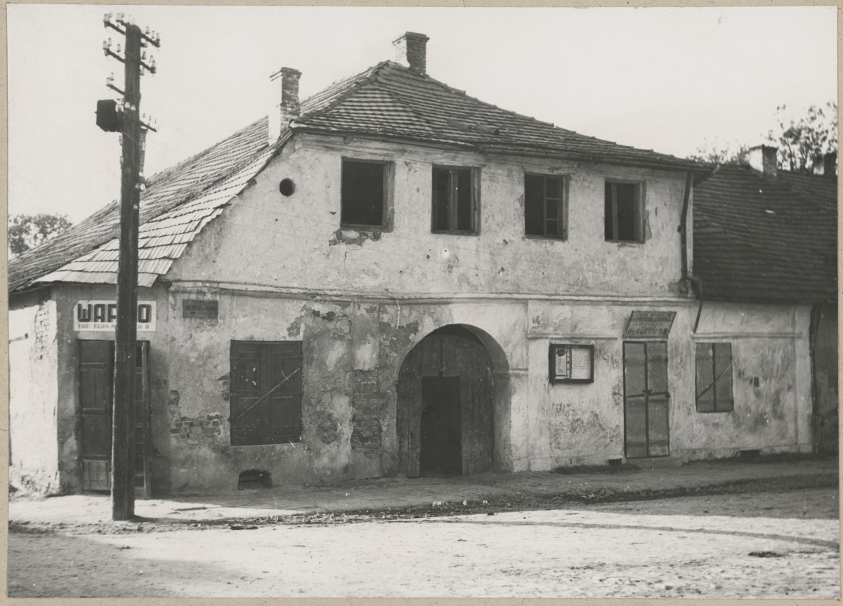 Miasto -  rynek - widok domu nr 7- elewacja frontowa

, skan 1