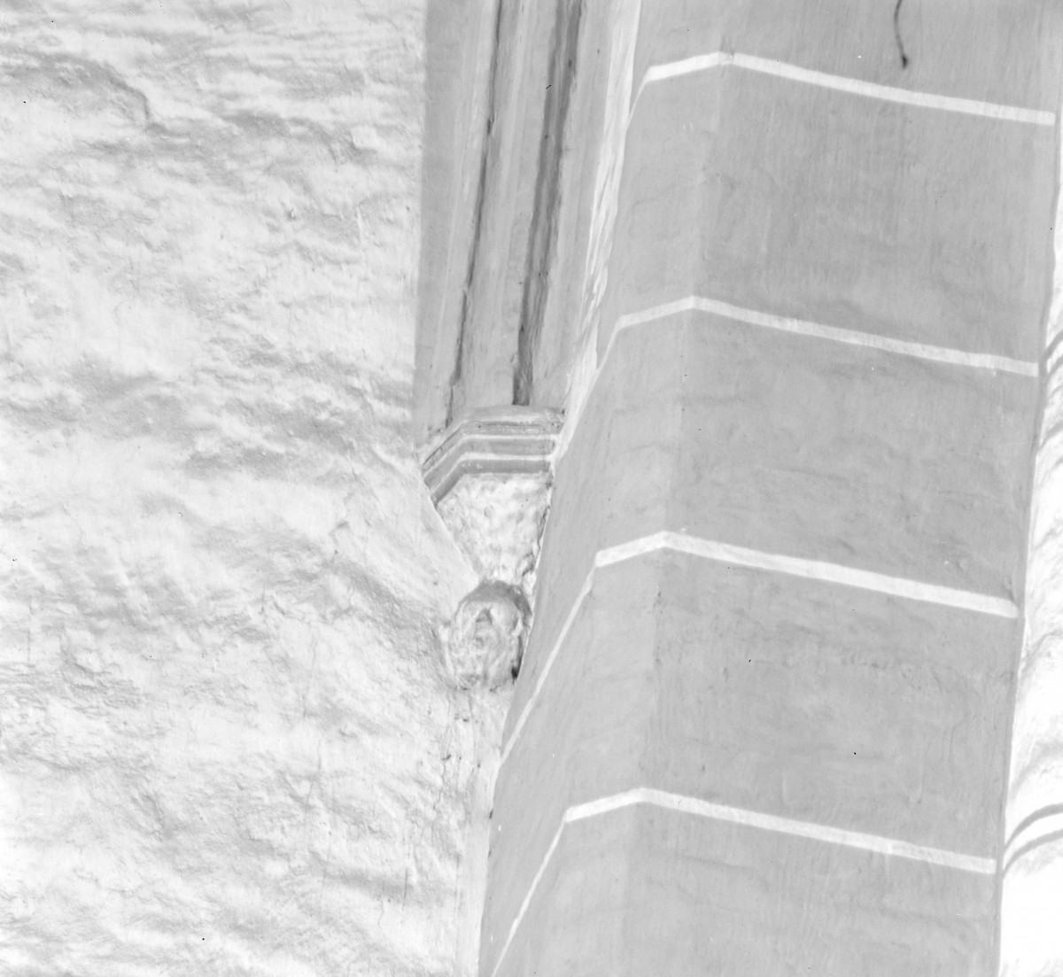 Kościół pod wezwaniem św. Jakuba i św. Mikołaja - wnętrze: wspornik przy tęczy., skan 1