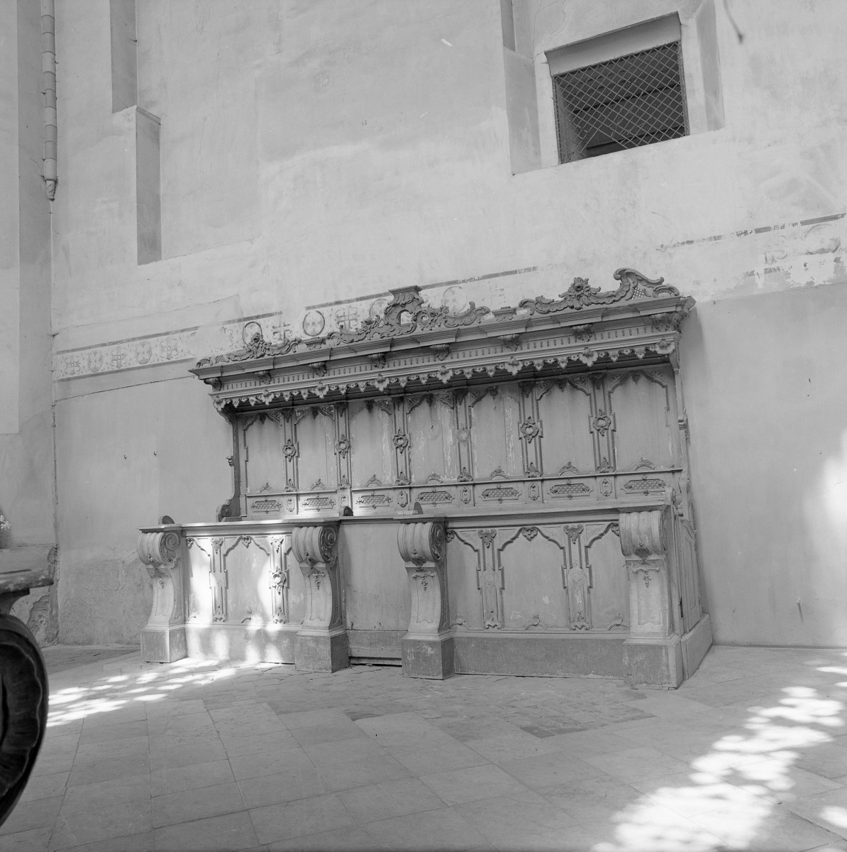 Kościół św. Piotra i św. Pawła - wnętrze: stalle, skan 1