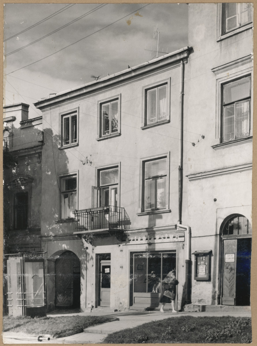 Rynek - kamienica nr 3 - elewacja frontowa, skan 1