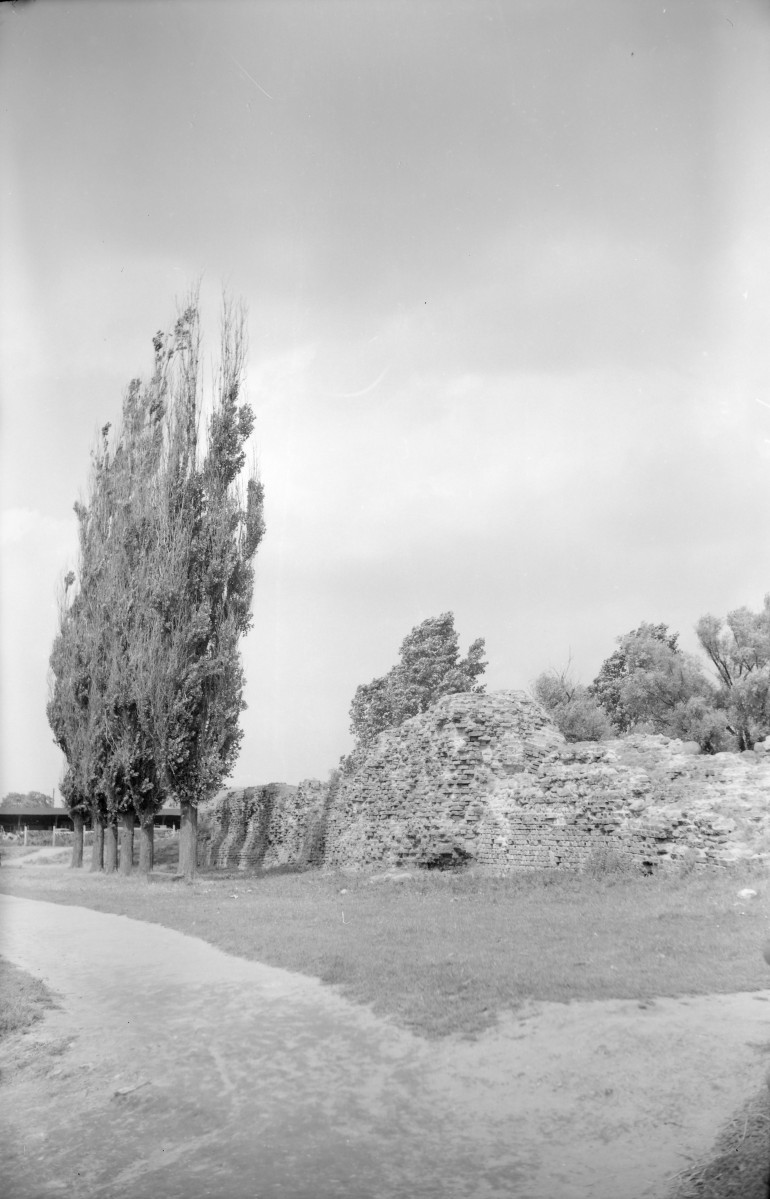 Fragment murów miejskich. , skan 1
