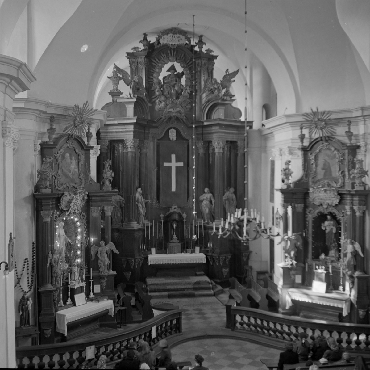 Kościół św. Franciszka - wnętrze. Ołtarz główny. , skan 1