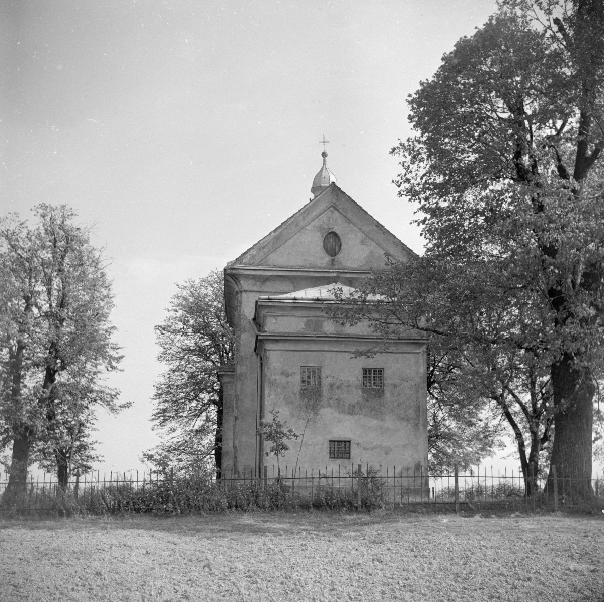 Kościół pw. św. Magdaleny - elewacja od prezbiterium, skan 1