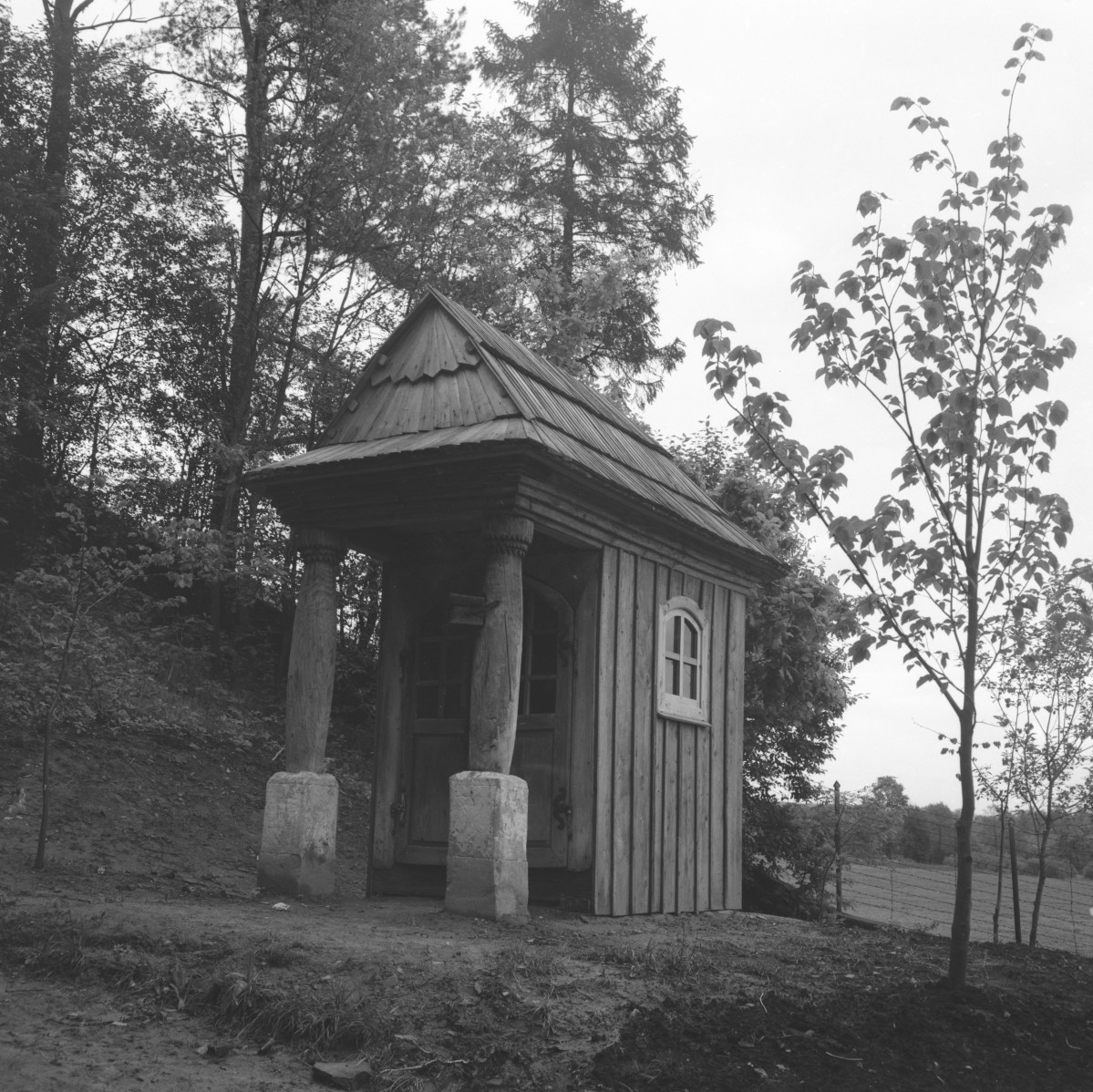 skansen - kapliczka domkowa z Lisznej, skan 1