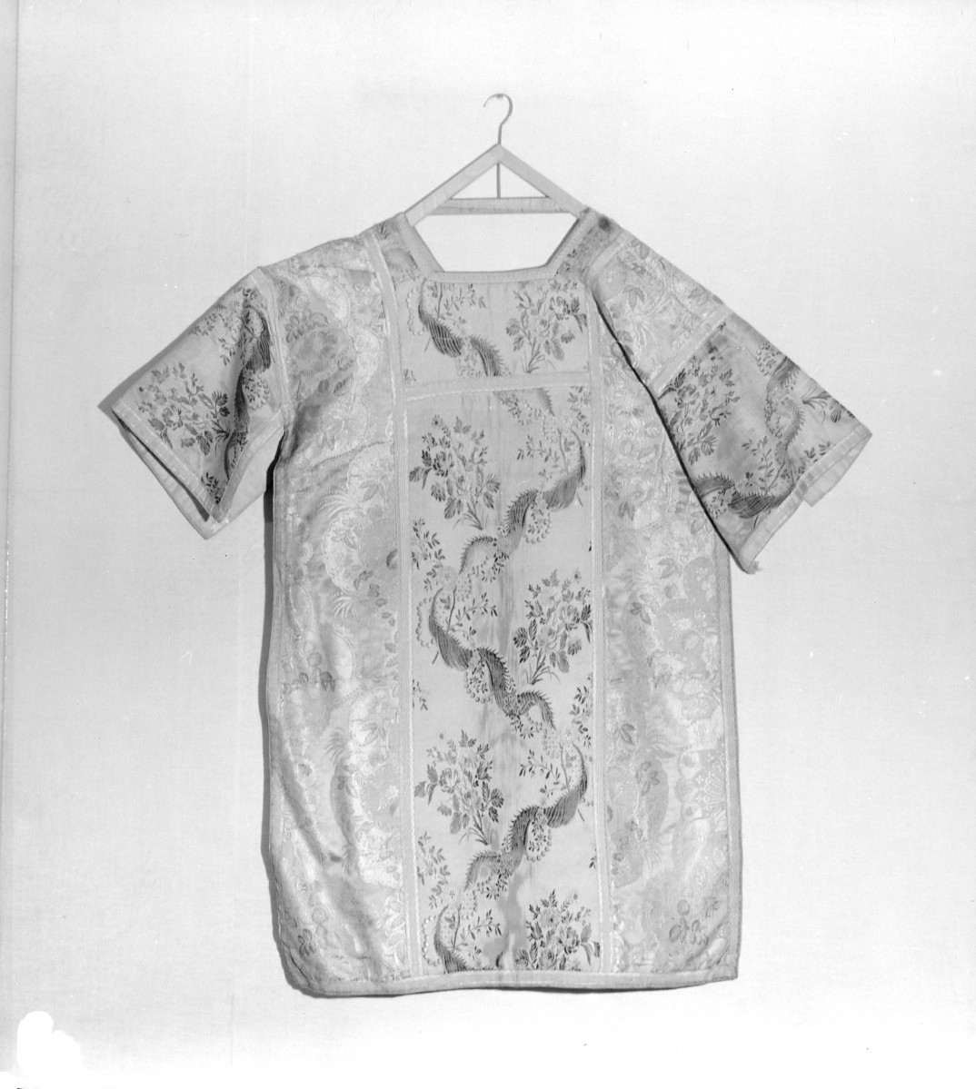 Skarbiec katedralny - Kapa i dalmatyka. Francja ok. 1755-65. Całość dalmatyki., skan 1