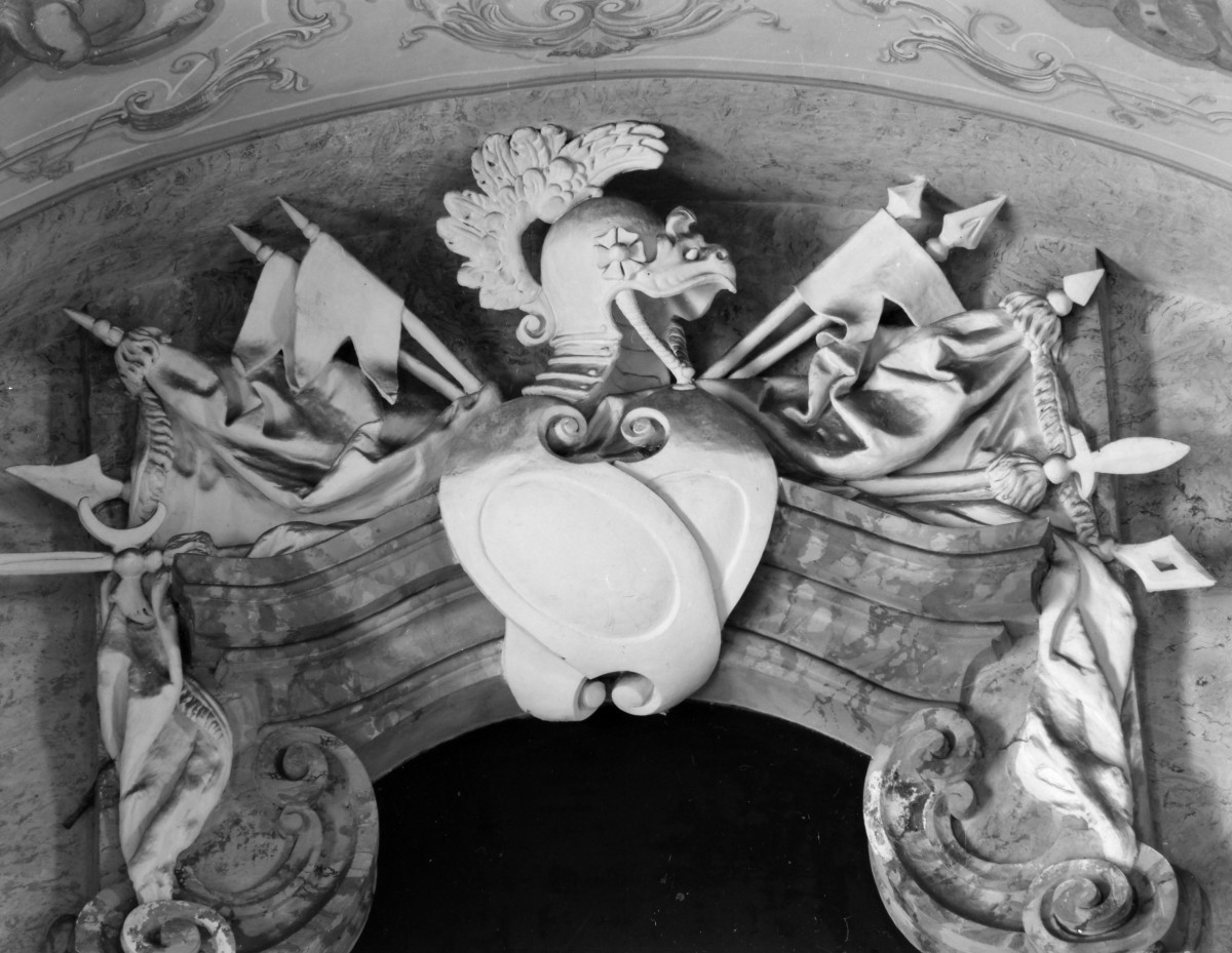 mauzoleum Piastów Świdnickich przy kościele pw. Wniebowzięcia Najświętszej Marii Panny  - wnętrze - portal wejściowy - zwieńczenie, skan 1