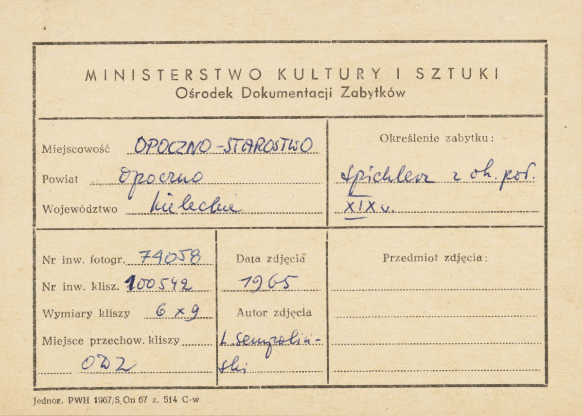 Zespół dworski - budynek d. spichlerza, widok ogólny - metryczka

 , skan 1