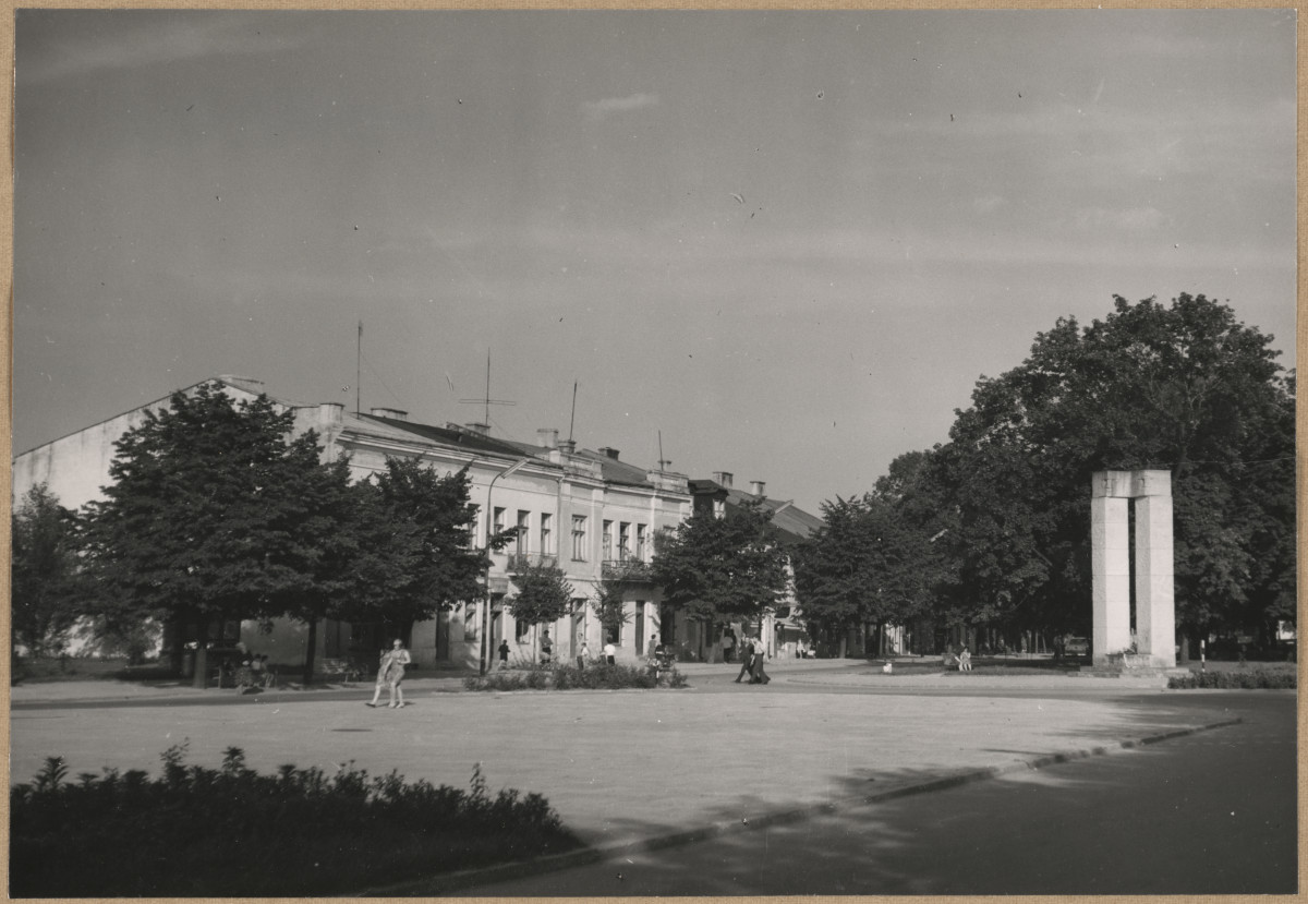 Rynek - fragment, widok od strony płd. - zach. 

 , skan 1
