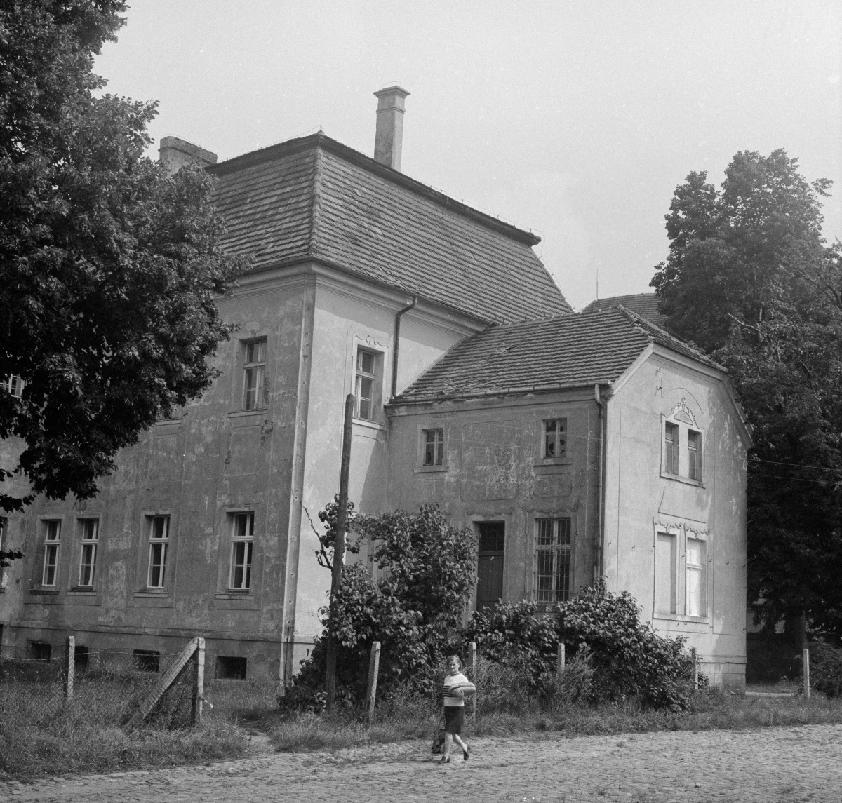 pałac, 1. połowa XVIII w. - elewacja południowo-wschodnia, skan 1