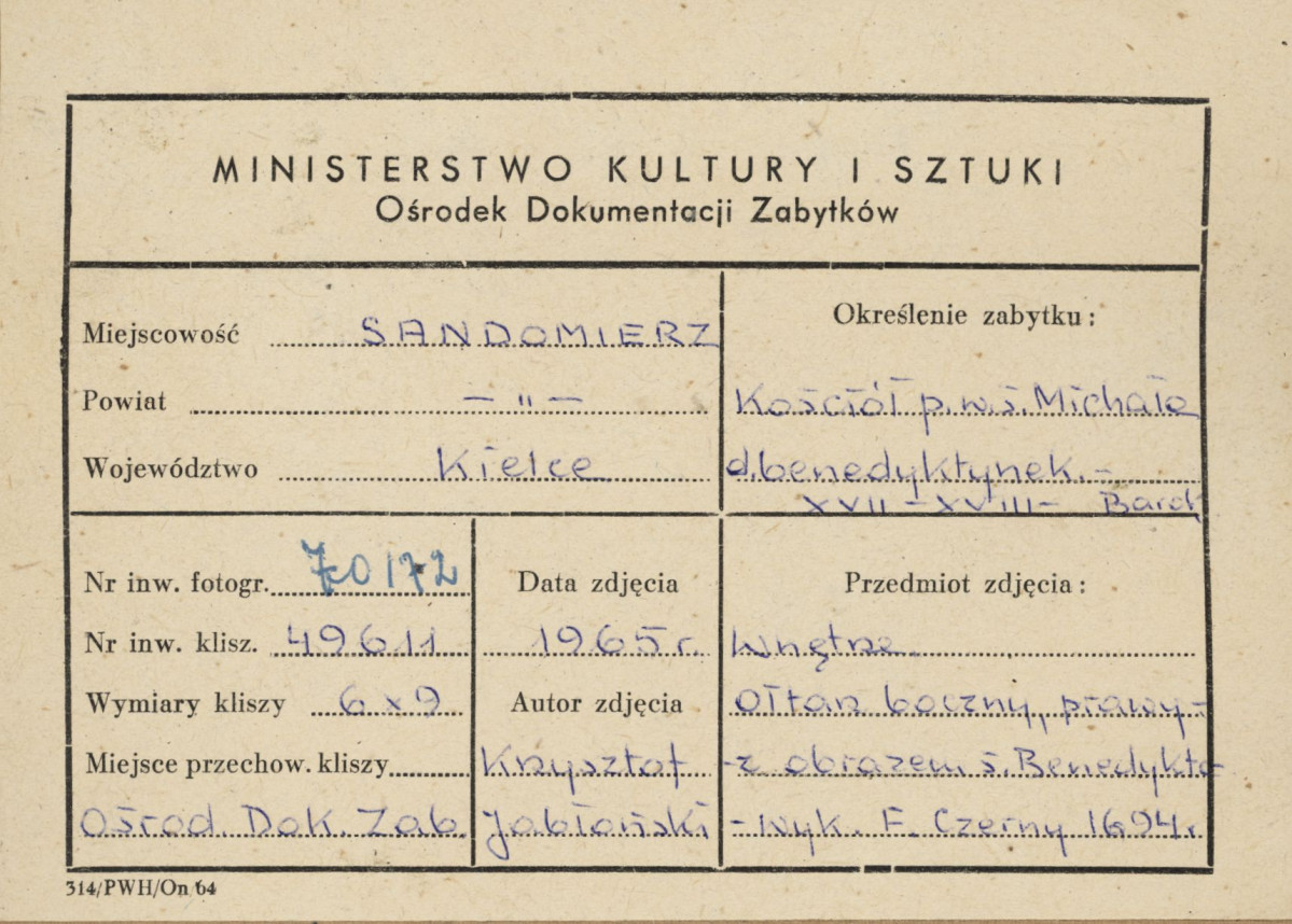 Zespół klasztorny ss. Benedyktynek - kościół, wnętrze, widok na prawy ołtarz boczny - metryczka, skan 1
