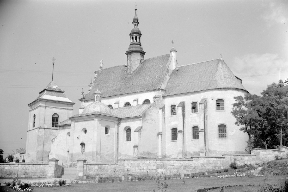 klasztor oo. Paulinów - kościół pw. św. Jana Ewangelisty - elewacja południowa, skan 1