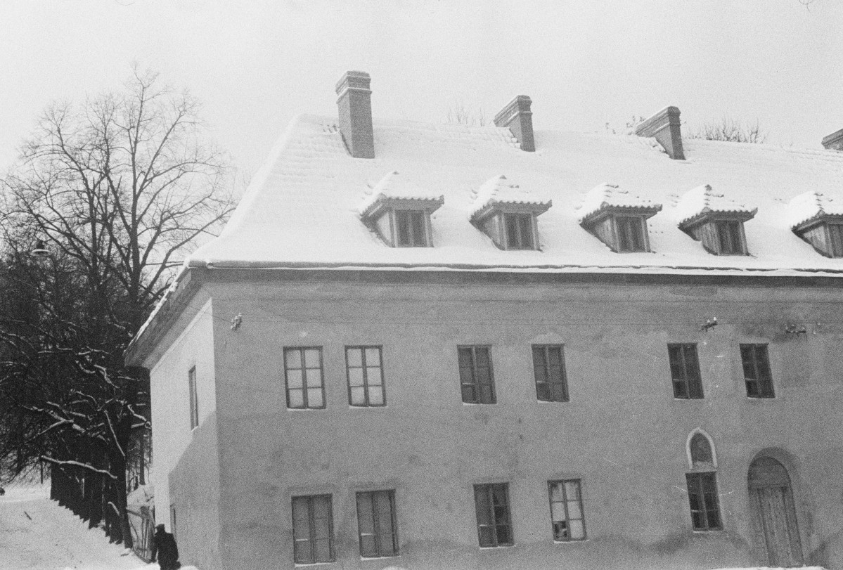 szkoła - elewacja frontowa, skan 1