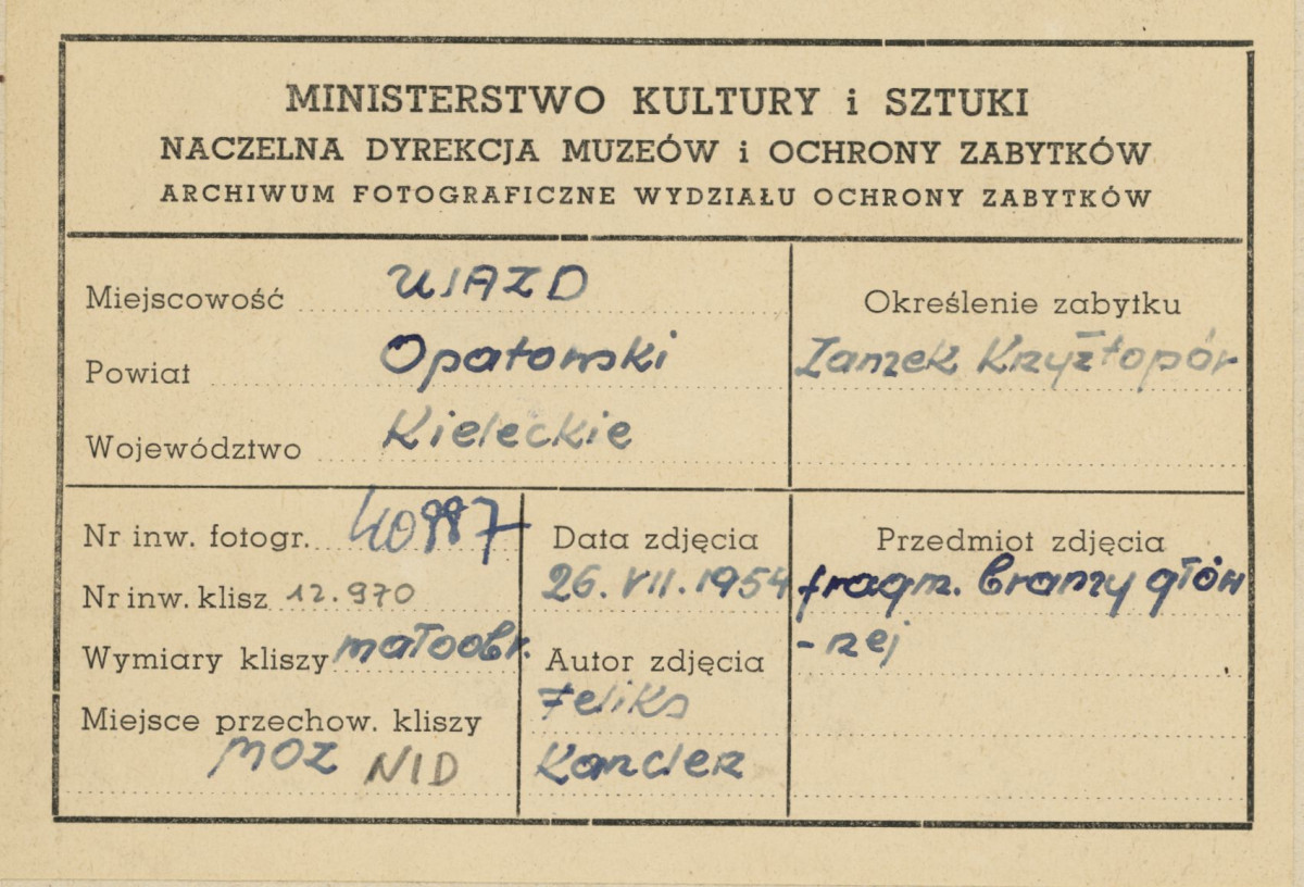 Ruiny zamku  Krzyżtopór  - fragment bramy wjazdowej, widok od strony płd. - wsch. - metryczka, skan 1