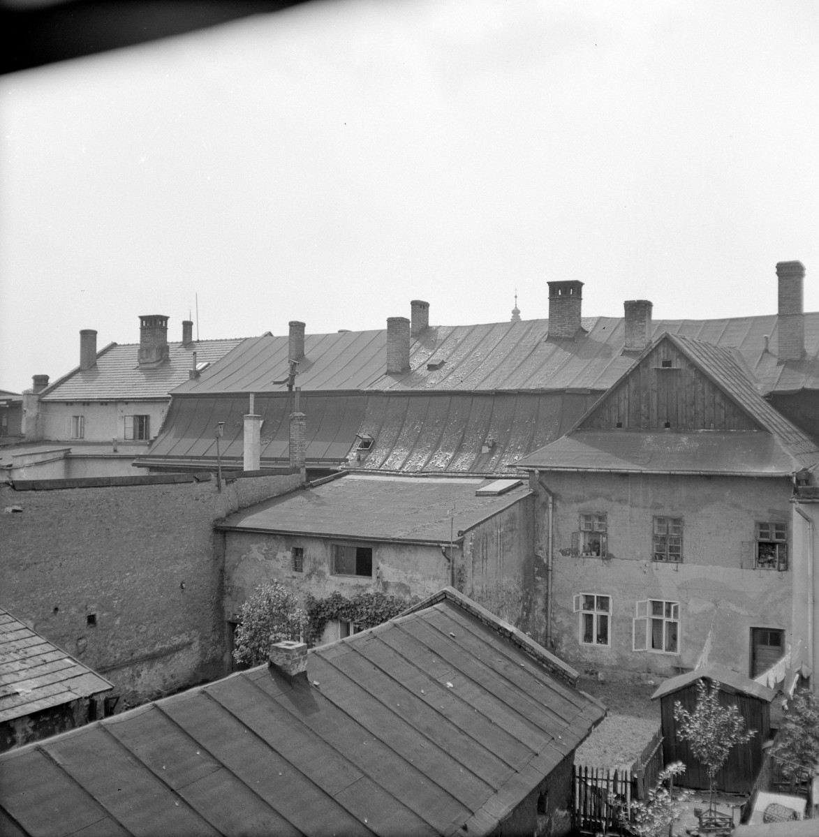 kamienice dawne nr 90, 91, 92 - elewacja od podwórza, skan 1