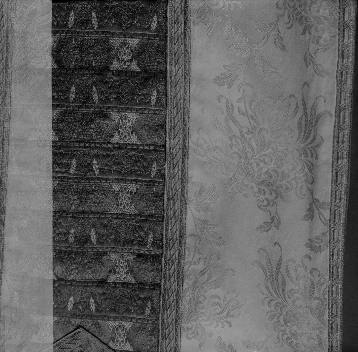 Skarbiec Katedralny - Ornat z makaty buczackiej. XIX wiek. Boki Polska ok. 1915-35. Fragment kolumny i raportu wzoru boków., skan 1