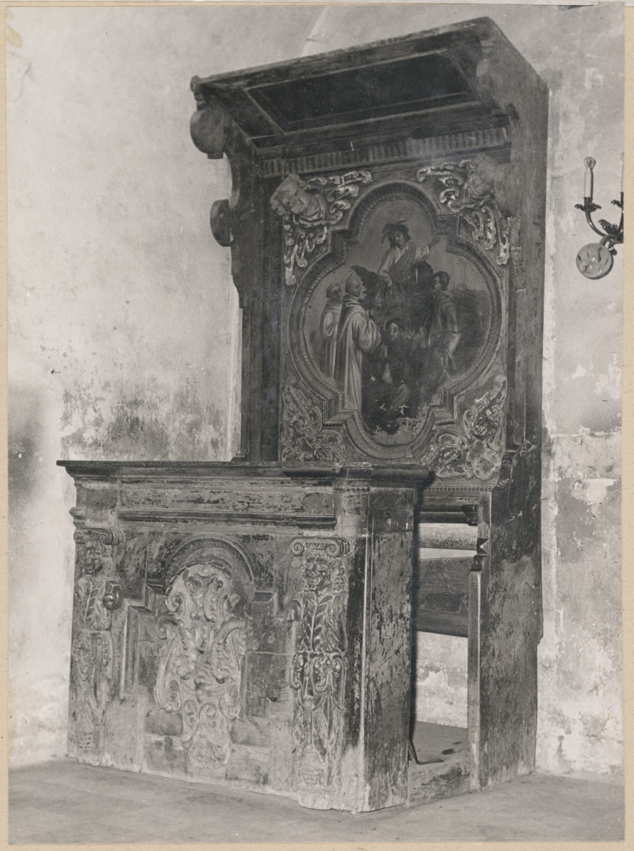 Zespół klasztorny - kościół, wnętrze , widok na stalle , skan 1