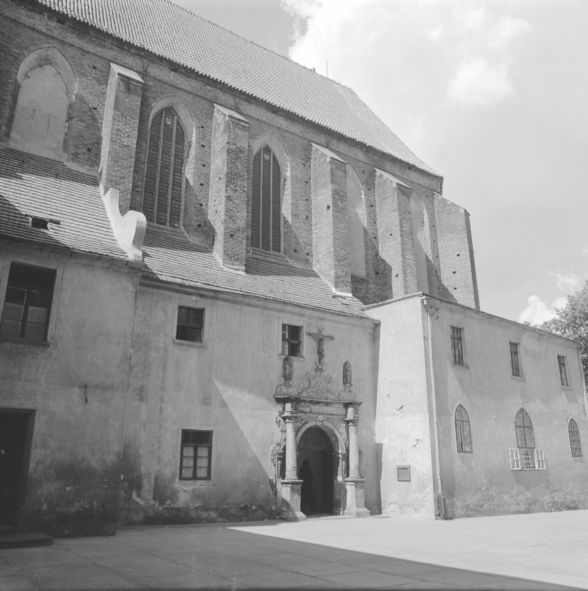 Zespół klasztorny Sióstr Miłosierdzia - elewacja płd. , skan 1