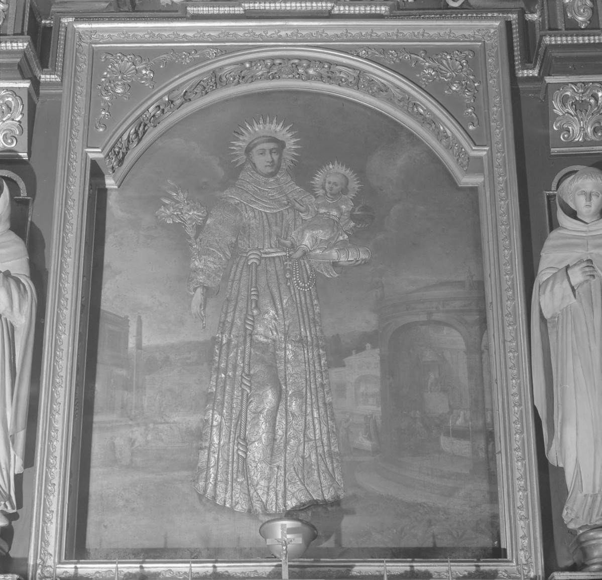 kościół parafialny pw. św.św. Marcina i Mikołaja - rzeźba św. zakonnika w ołtarzu św. Antoniego, skan 1