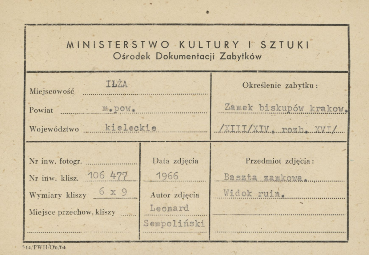 Ruiny zamku - widok na basztę i fragment murów - metryczka, skan 1