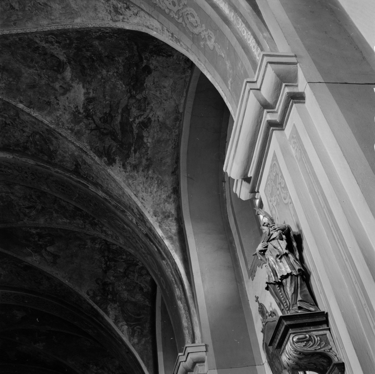 klasztor Redemptorystów - kościół pw. Podwyższenia Krzyża Świętego - wnętrze - nawa główna - ściana wschodnia - fragment sklepienia z polichromią, skan 1