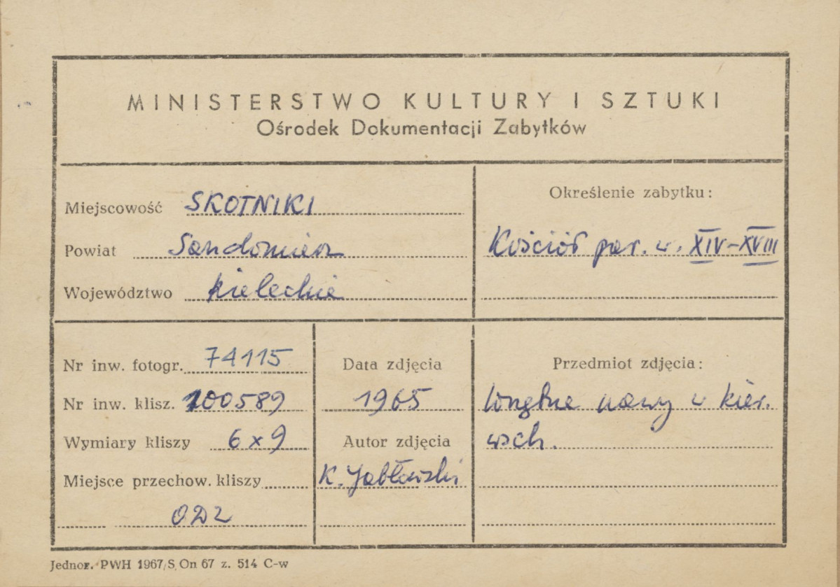 Kościół parafialny - wnętrze, widok nawy w kierunku prezbiterium - metryczka, skan 1