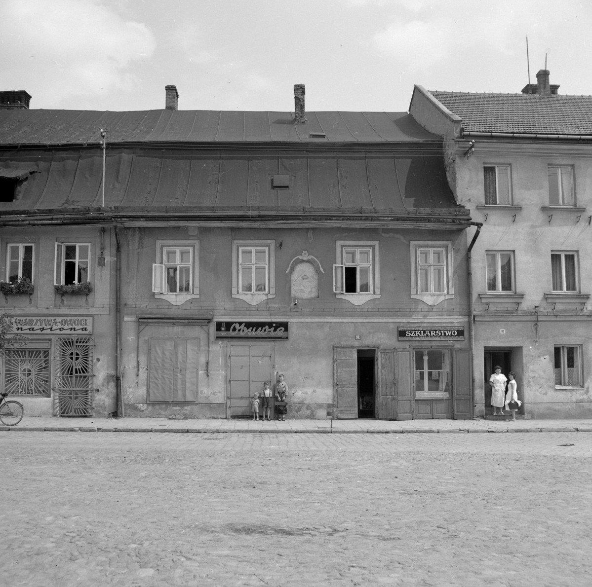 kamienica dawny nr 90 - elewacja frontowa, skan 1